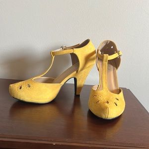 Vintage inspired mustard heel